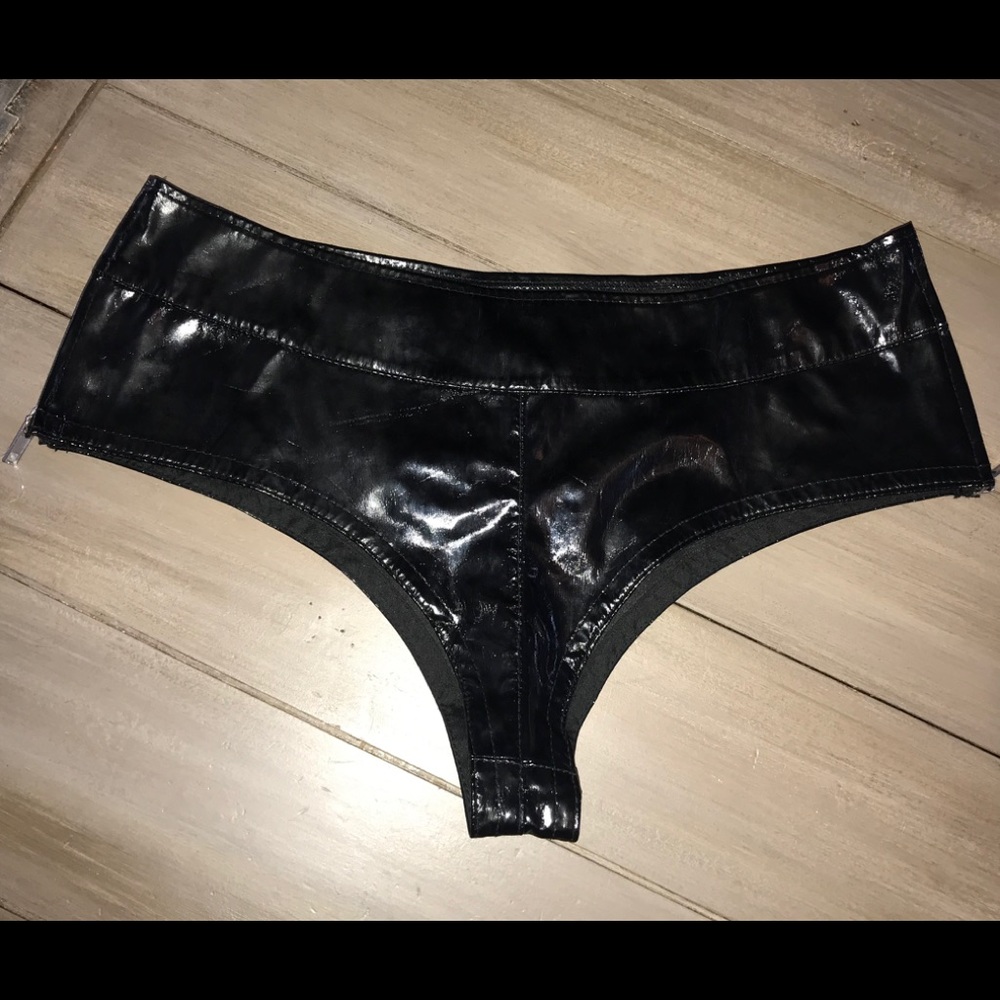 Teaser Short-pants Black Zipper Sides (NWT)